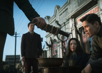 Jacky Heung as Shen sitting down staring at the hilt of a dagger in the movie 100 Yards.