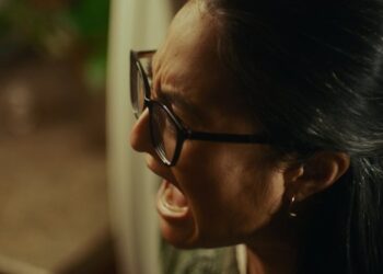 Tatiana Ashton screaming in short film Desync, directed by Minerva Navasca.