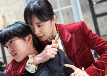 Jeon Do-yeon as Gil Bok-soon choking Lee Yeon as Kim Yeong-ji in the movie Kill Boksoon