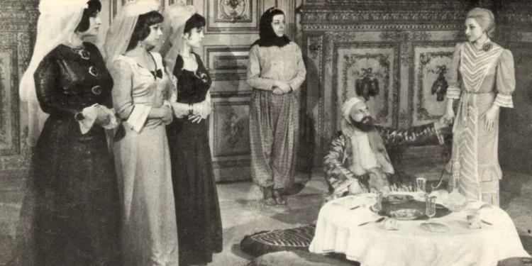 A film still from Ver Elini Istanbul showing several characters gathered in a dining room.
