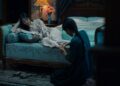 Kim Min-hee as Lady Hideko getting a foot massage from Kim Tae-ri as Sook-hee in The Handmaiden.