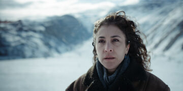 Vishka Asayesh as Maryam standing on top of a snowy mountain in Seven Days.