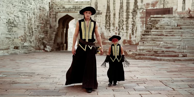 Lee Pace and Catinca Untaru in The Fall