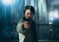 Masaki Suda as Yoshii aiming a gun towards us in the movie Cloud.