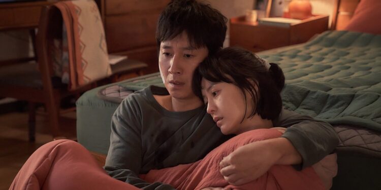 Lee Sun-kyun and Jung Yu-mi in SLEEP, a Magnet release.