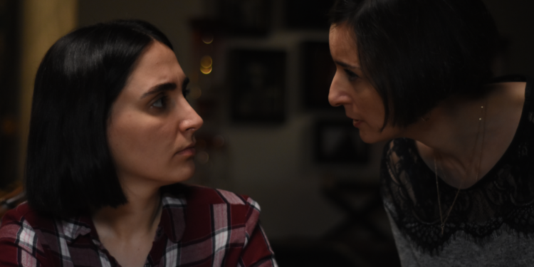 Soheila Golestani as Najmeh speaking sternly to Mahsa Rostami as Rezvan in The Seed of the Sacred Fig