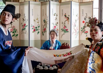 Han Gi-chan, Youn Yuh-jung, and Kelly Marie Tran in The Wedding Banquet.