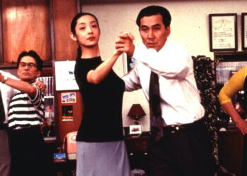 Kôji Yakusho as Shohei Sugiyama and Tamiyo Kusakari as Mai Kishikawa dancing in a dance class in Shall We Dance?