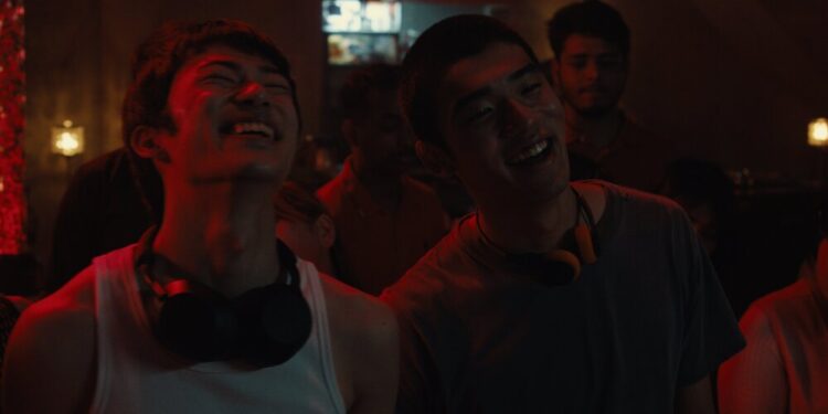 Yuta (Hayato Kurihara) and Kou (Yukito Hidaka) enjoying techno music in Happyend.
